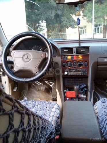 Mercedes C 200 1995, 258,118 km - 2.0 l - Bakı