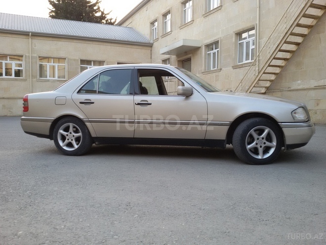 Mercedes C 200 1995, 258,118 km - 2.0 l - Bakı