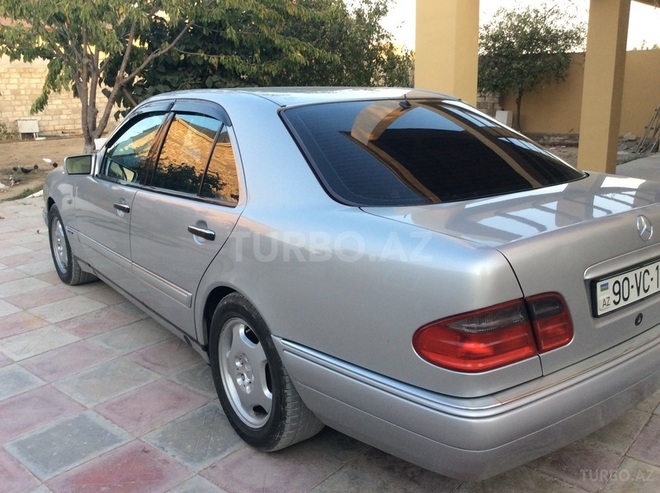 Mercedes E 200 1999, 210,000 km - 2.0 l - Bakı