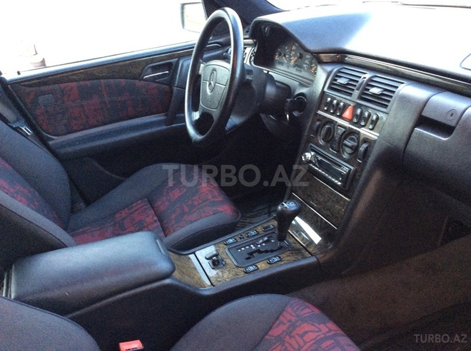 Mercedes E 200 1999, 210,000 km - 2.0 l - Bakı