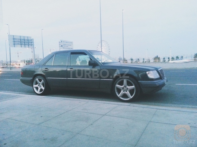 Mercedes E 220 1993, 420,000 km - 2.2 l - Bakı