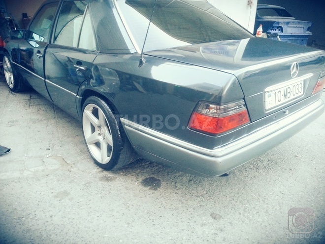 Mercedes E 220 1993, 420,000 km - 2.2 l - Bakı