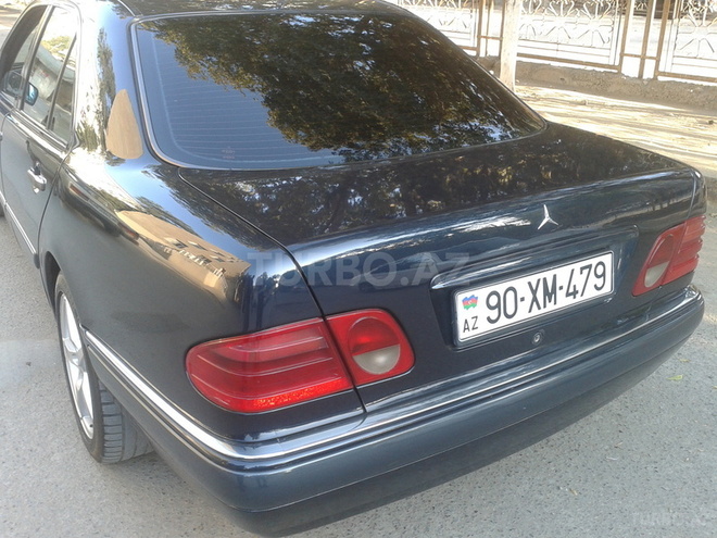 Mercedes E 220 1999, 291,000 km - 2.2 l - Bakı