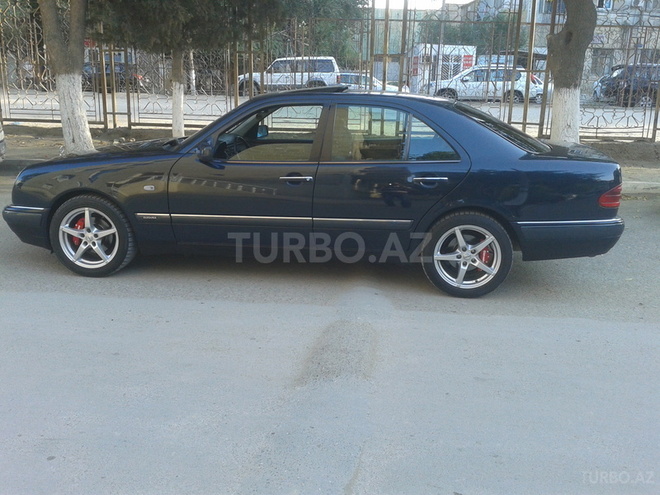Mercedes E 220 1999, 291,000 km - 2.2 l - Bakı