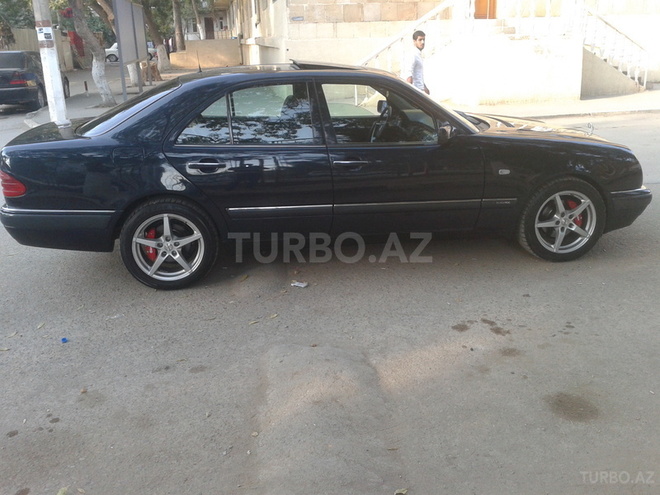Mercedes E 220 1999, 291,000 km - 2.2 l - Bakı