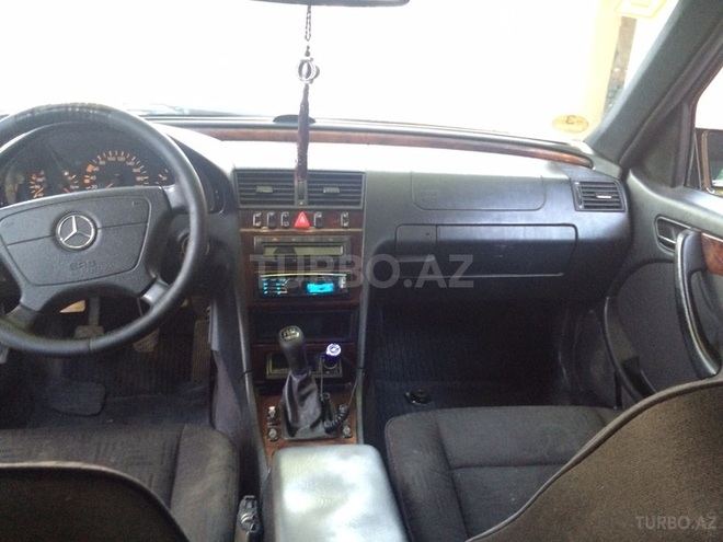 Mercedes C 220 1999, 290,000 km - 2.2 l - Bakı