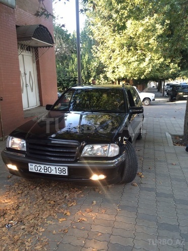 Mercedes C 220 1999, 290,000 km - 2.2 l - Bakı