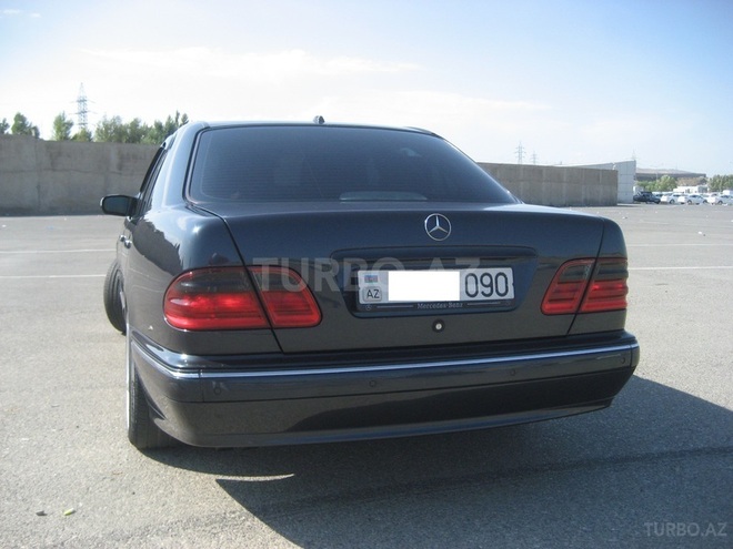 Mercedes E 220 2001, 191,000 km - 2.2 l - Bakı