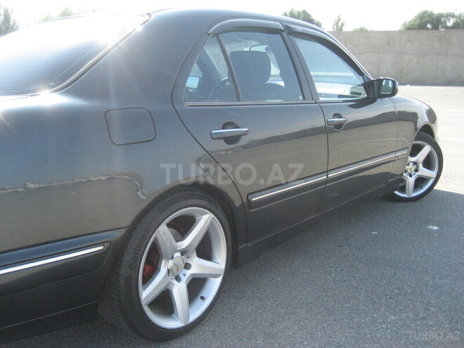 Mercedes E 220 2001, 191,000 km - 2.2 l - Bakı