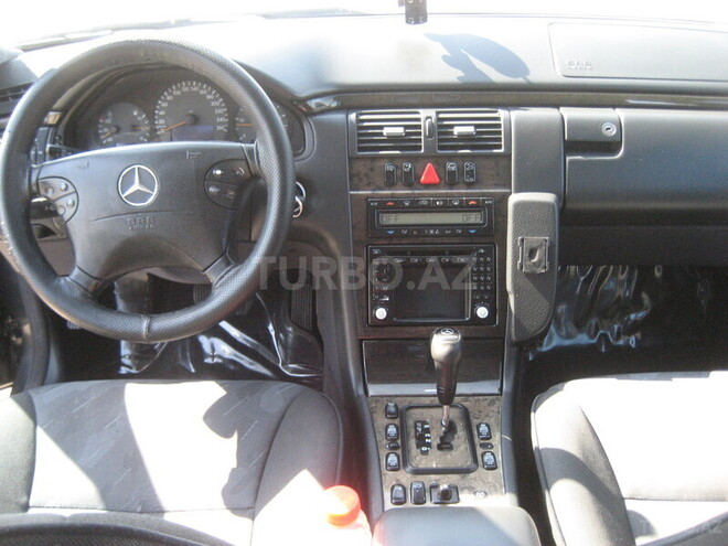 Mercedes E 220 2001, 191,000 km - 2.2 l - Bakı