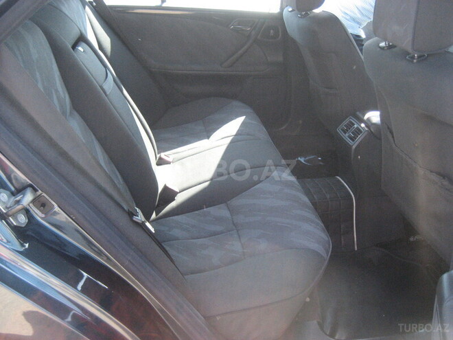 Mercedes E 220 2001, 191,000 km - 2.2 l - Bakı