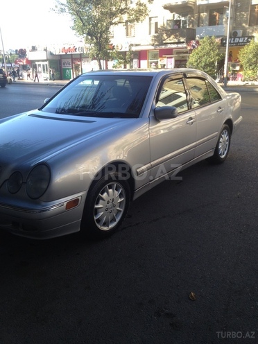 Mercedes E 320 2001, 275,000 km - 3.2 l - Bakı