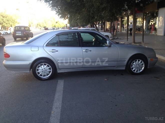 Mercedes E 320 2001, 275,000 km - 3.2 l - Bakı