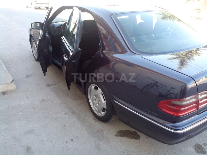 Mercedes E 220 1999, 246,131 km - 2.2 l - Bakı