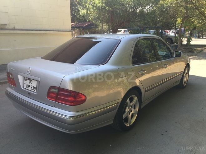 Mercedes E 240 2001, 140,000 km - 2.6 л - Bakı