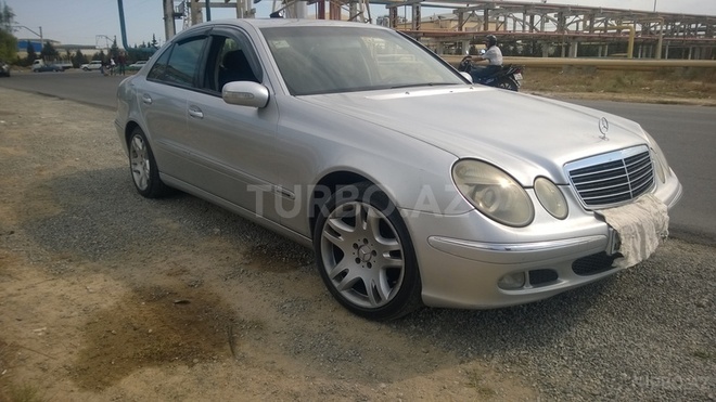 Mercedes E 220 2003, 198,000 km - 2.2 l - Bakı