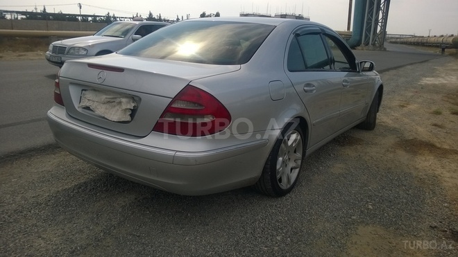 Mercedes E 220 2003, 198,000 km - 2.2 l - Bakı