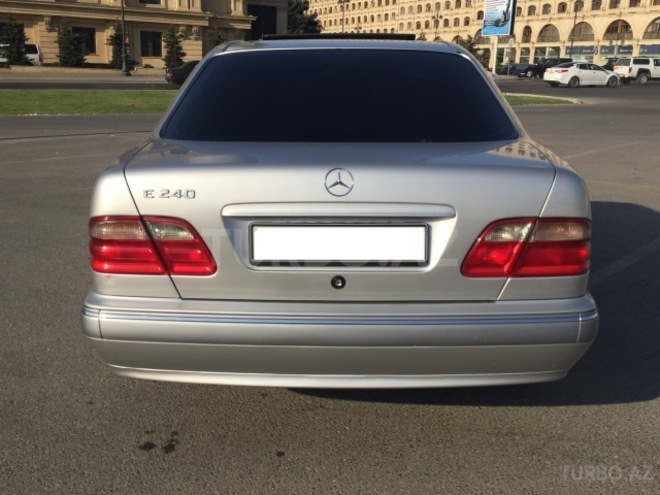 Mercedes E 240 2000, 287,000 km - 2.4 l - Bakı