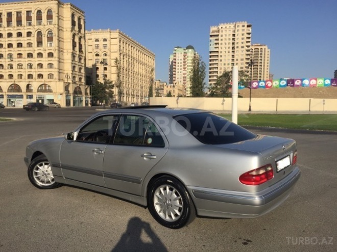 Mercedes E 240 2000, 287,000 km - 2.4 l - Bakı