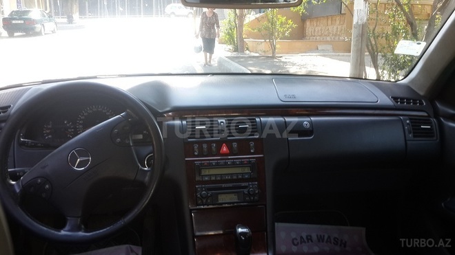 Mercedes E 220 2001, 198,500 km - 2.2 л - Bakı