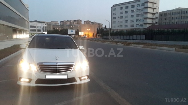 Mercedes E 350 2011, 31,000 km - 3.5 l - Bakı