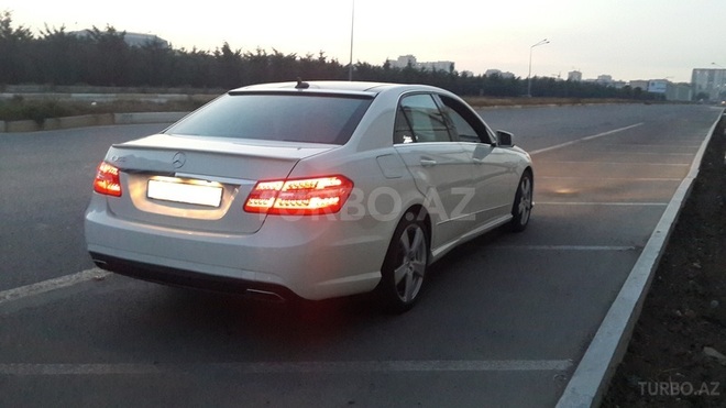 Mercedes E 350 2011, 31,000 km - 3.5 l - Bakı