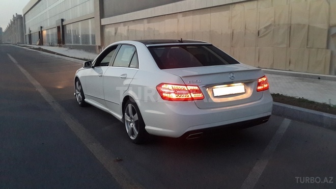 Mercedes E 350 2011, 31,000 km - 3.5 l - Bakı