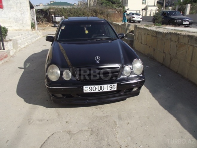 Mercedes E 220 2000, 323,000 km - 2.2 l - Bakı