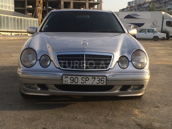 Mercedes E 220 2000, 237,500 km - 2.2 l - Bakı