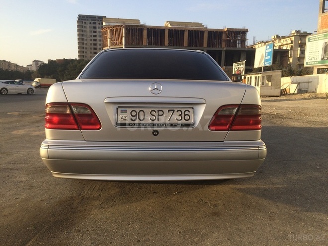 Mercedes E 220 2000, 237,500 km - 2.2 l - Bakı