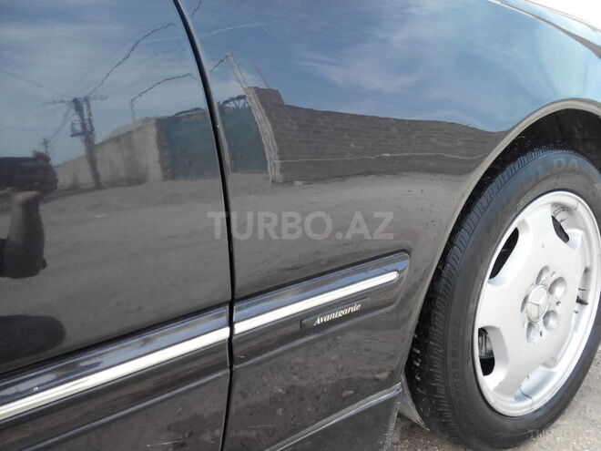 Mercedes E 220 1999, 146,221 km - 2.2 l - Bakı