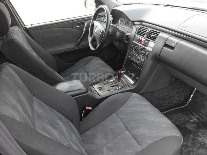 Mercedes E 220 1999, 146,221 km - 2.2 l - Bakı