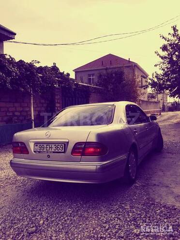 Mercedes E 220 1999, 190,000 km - 2.2 l - Bakı