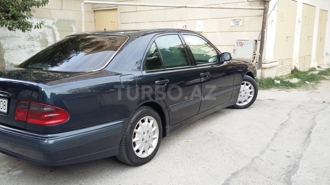 Mercedes E 270 1999, 327,000 km - 2.7 l - Bakı