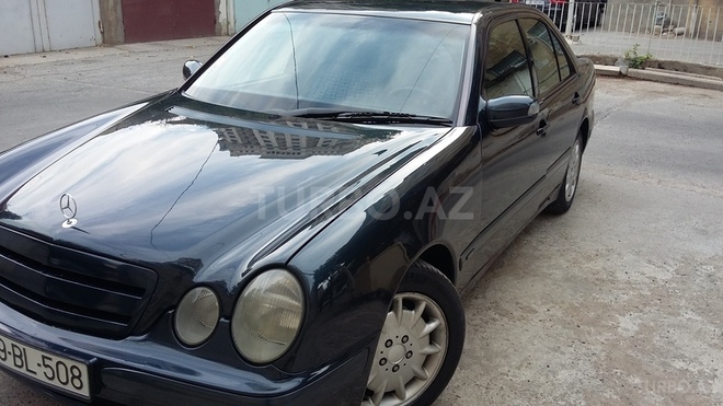 Mercedes E 270 1999, 327,000 km - 2.7 l - Bakı