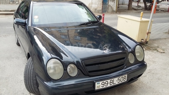 Mercedes E 270 1999, 327,000 km - 2.7 l - Bakı