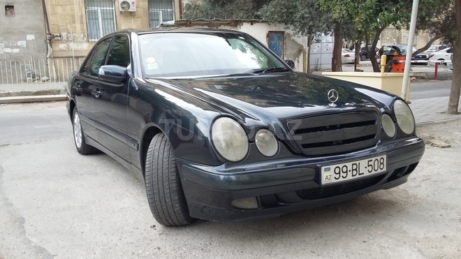 Mercedes E 270 1999, 327,000 km - 2.7 l - Bakı