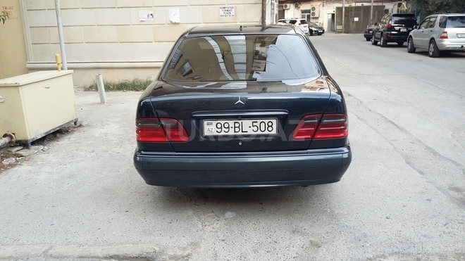 Mercedes E 270 1999, 327,000 km - 2.7 l - Bakı