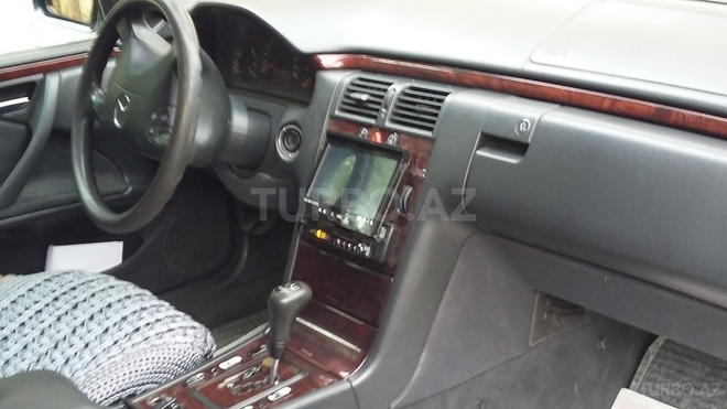 Mercedes E 270 1999, 327,000 km - 2.7 l - Bakı