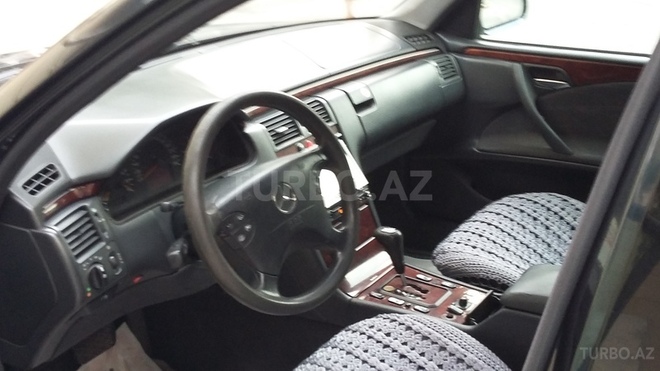 Mercedes E 270 1999, 327,000 km - 2.7 l - Bakı