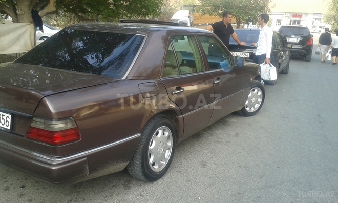 Mercedes E 220 1993, 350,000 km - 2.2 l - Bakı