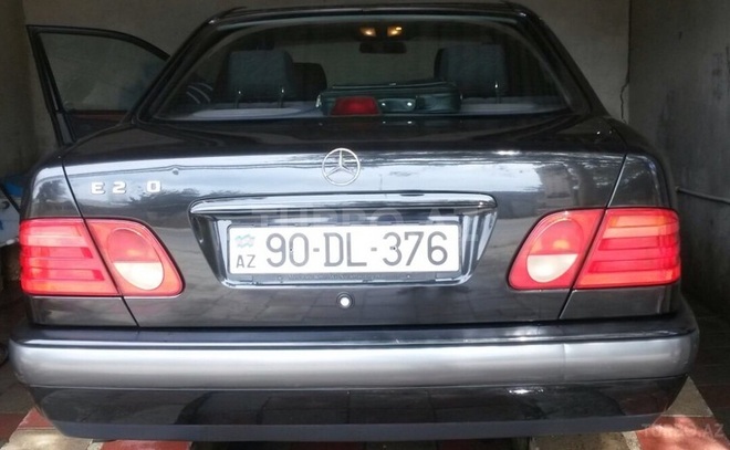 Mercedes E 230 1997, 240,000 km - 2.3 l - Bakı