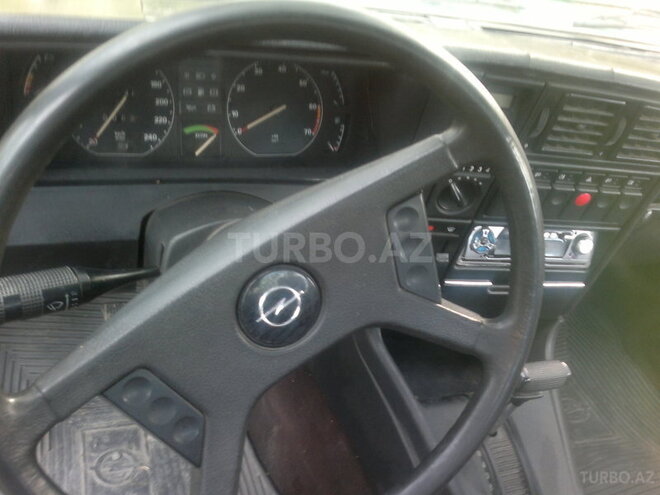Opel  1986, 250,000 km - 2.2 l - Bakı