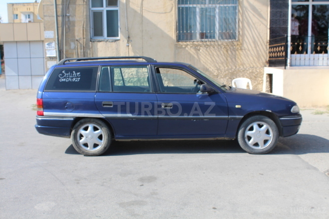 Opel Astra 1994, 330,000 km - 1.6 l - Bakı