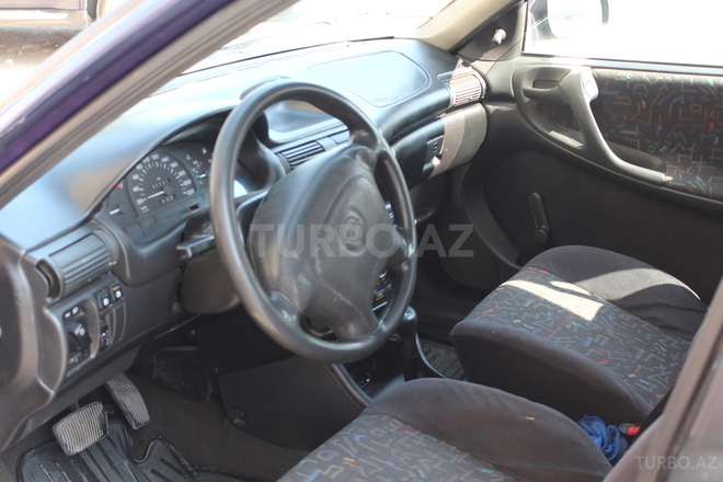 Opel Astra 1994, 330,000 km - 1.6 l - Bakı