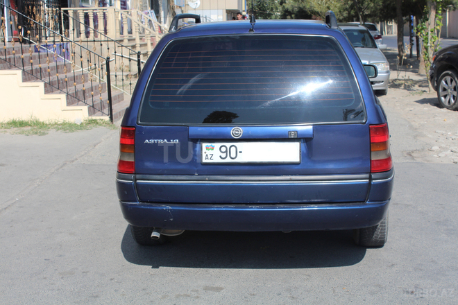 Opel Astra 1994, 330,000 km - 1.6 l - Bakı