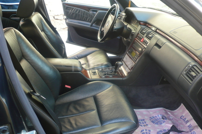 Mercedes E 240 1997, 280,000 km - 2.4 л - Bakı