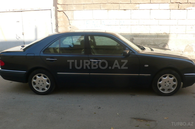 Mercedes E 240 1997, 280,000 km - 2.4 л - Bakı