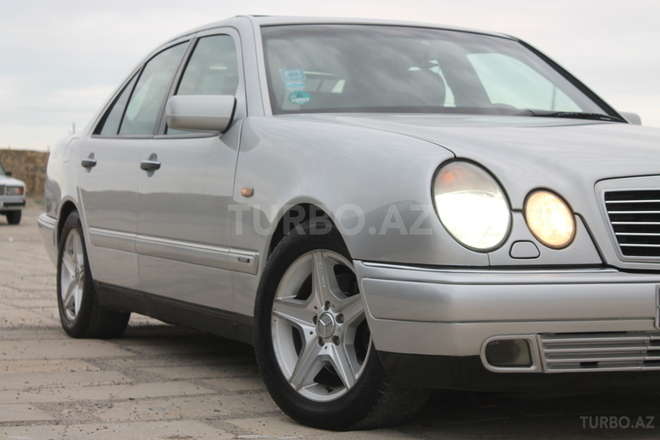 Mercedes E 240 1997, 315,000 km - 2.4 л - Bakı