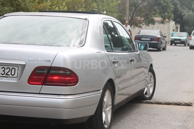 Mercedes E 240 1997, 315,000 km - 2.4 л - Bakı